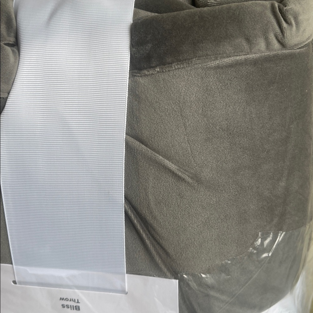 UGG Bliss Throw Blanket  color gray silver - Picture 6 of 12